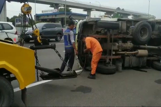 Pecah Ban, Truk Bermuatan...