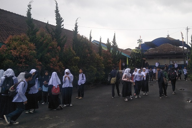 Ini Risiko Buka-Tutup...