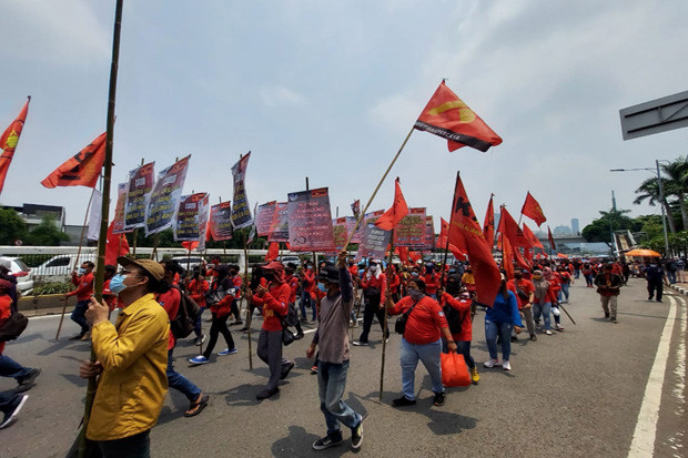 Beraksi di DPR, Buruh...