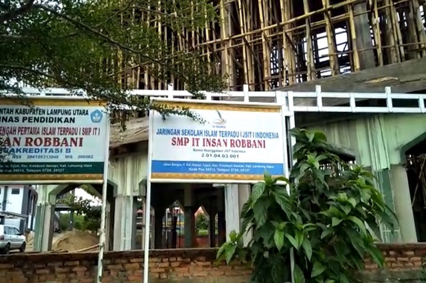 Empat Siswa Kelas VIII...