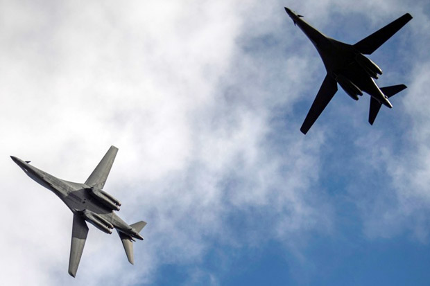 Dua Bomber B-1B AS Tembus...
