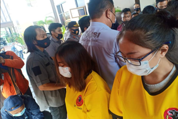 Kompak, Kakak Adik Lakukan...