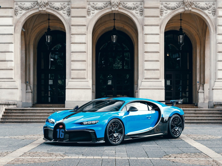 Bugatti Chiron pur Sport...