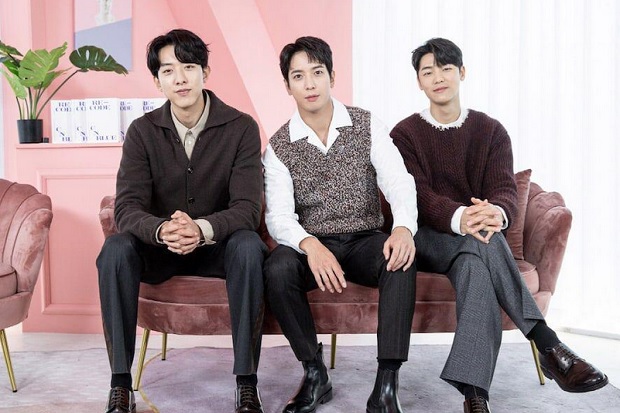 Ditinggal Lee Jong Hyun,...