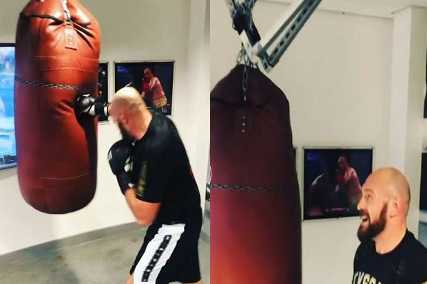 Tyson Fury Asyik Pukul...
