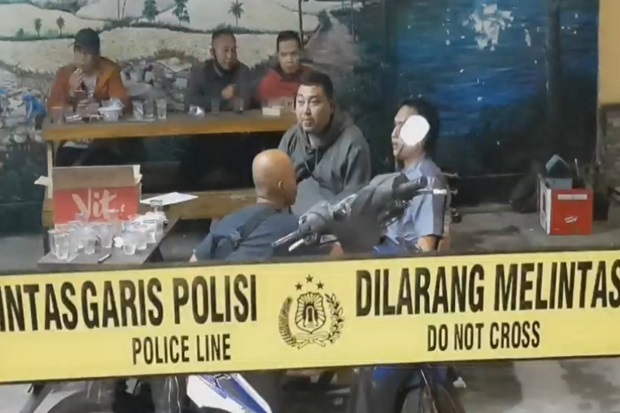 Mencekam, Sekelompok...