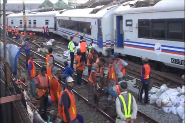 7 Rangkaian Kereta Penumpang...