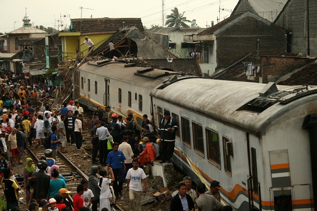 2 Kali Rangkaian Kereta...