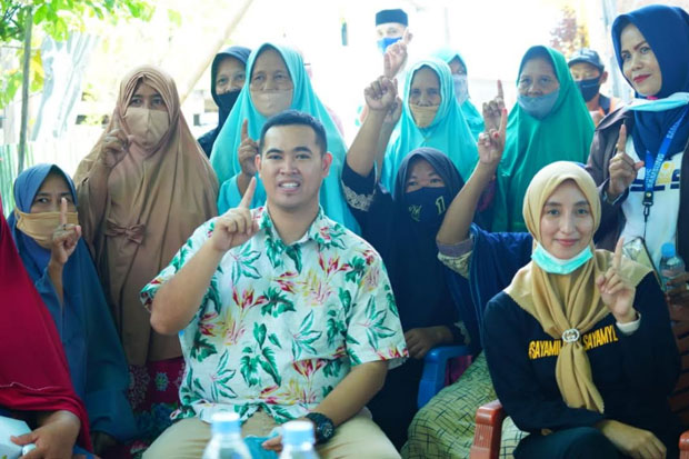 Sejumlah Ibu-ibu di...