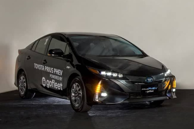 Mobil Baterai Toyota...