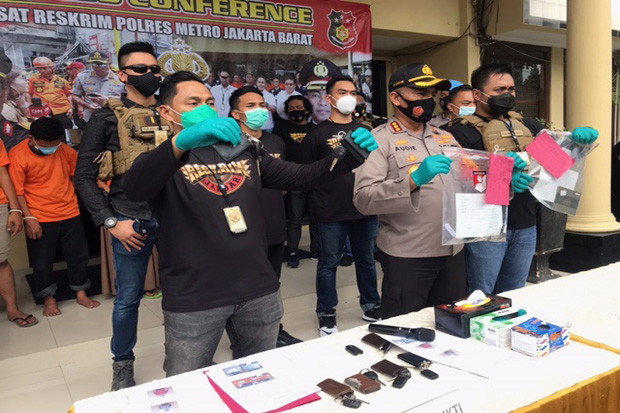 Bergaya Perlente, Perempuan...