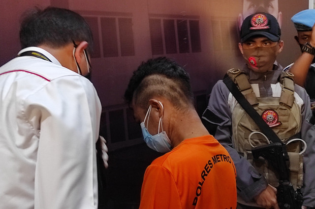 Edan! Guru Silat Itu...