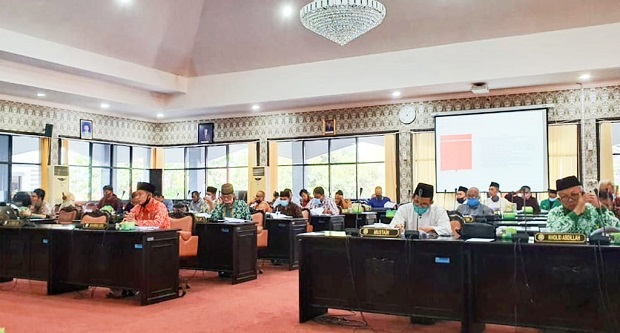 Raperda Pesantren di...