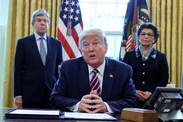 Lagi, Trump Keluarkan...