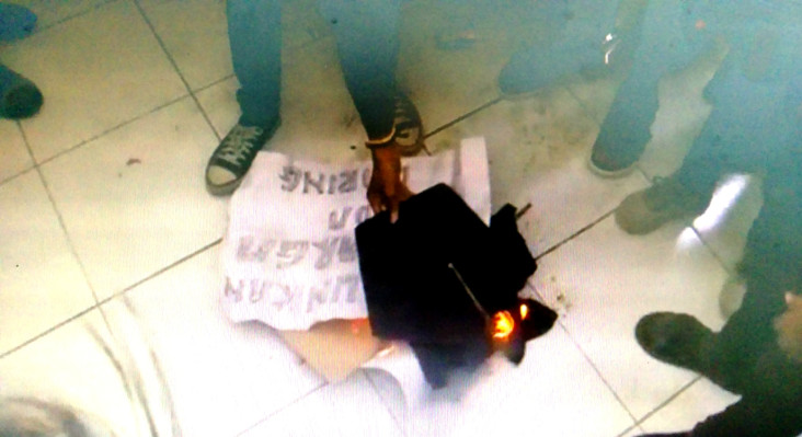 Wisuda Daring Mahal,...