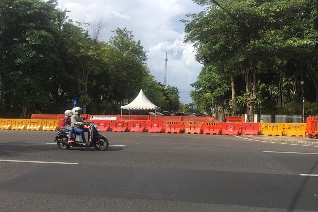Tanpa Alasan Jelas,...