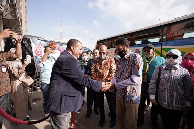 Buka Lapangan Kerja,...