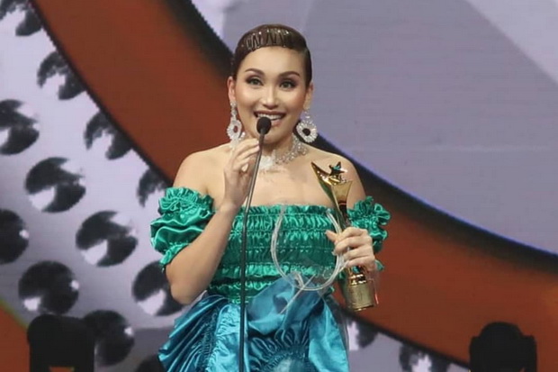 Sisihkan Sederet Pedangdut...