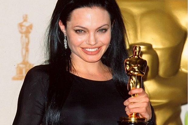 Angelina Jolie Sutradarai...