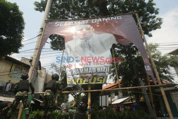 FPI Minta Spanduk Bertuliskan...