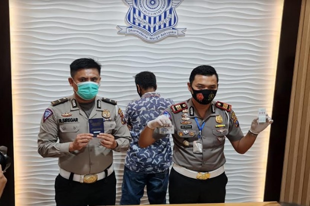 Sopir Truk Tronton Penyebab...
