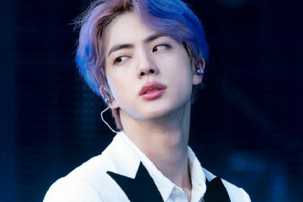 Jin BTS Persembahkan...