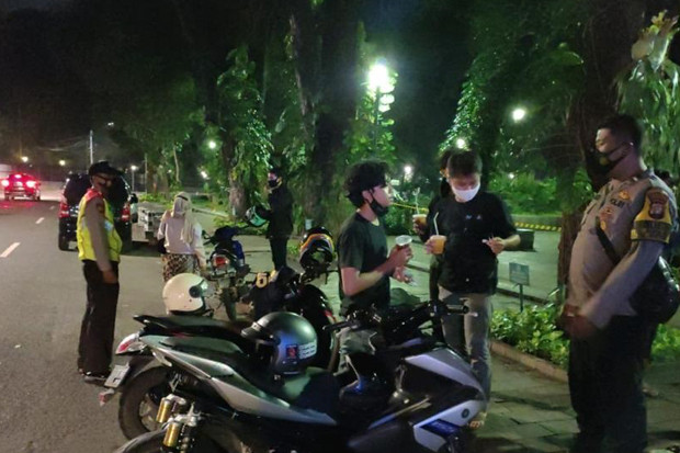Tak Hanya di Petamburan,...