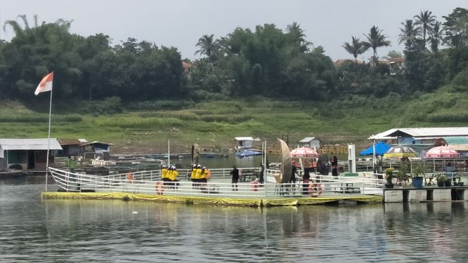 Sensasi Makan Ala Kapal...