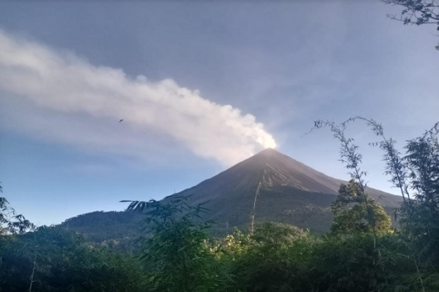 Gunung Api Karangetang...