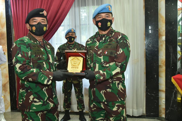 Panglima TNI Pimpin...