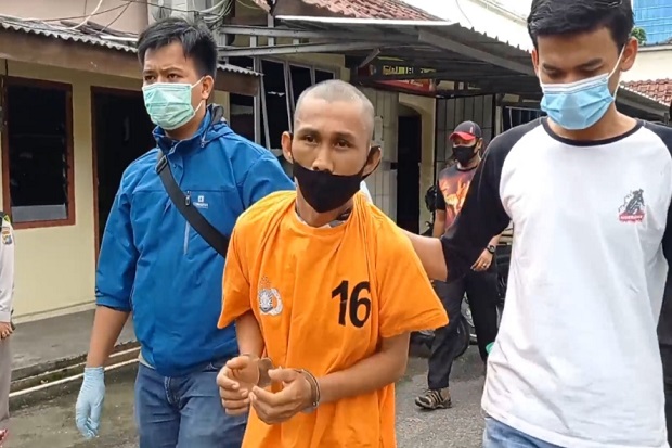 Keluarga Korban Histeris,...
