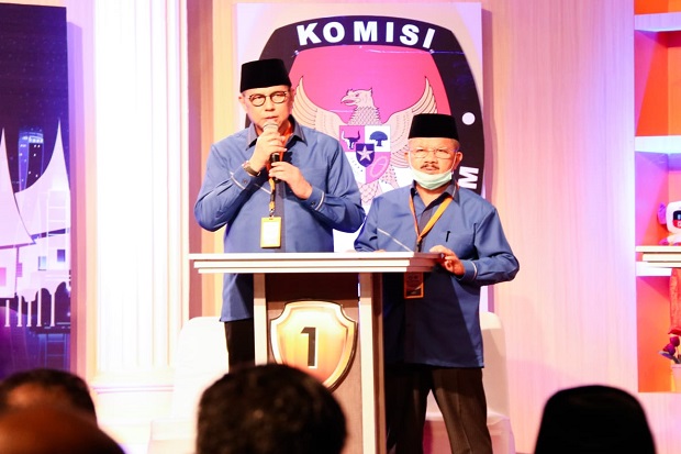 Unggul Dalam Debat,...