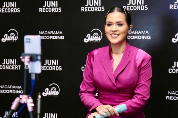 Penampilan Raisa di...