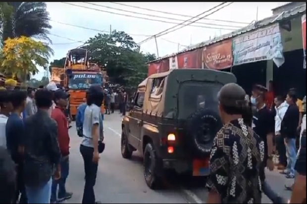 Warga dan Santri Banten...