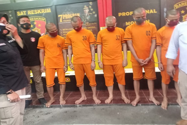Bantai Remaja Usia 16...