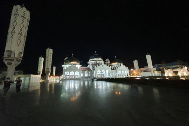 Menanti Fajar di Serambi...