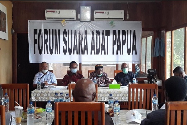 4 Tokoh Adat Papua Minta...