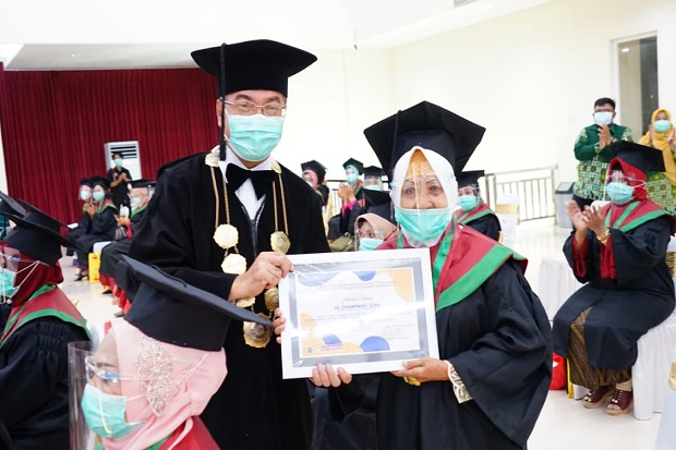 Demi Bisa Wisuda Sarjana...