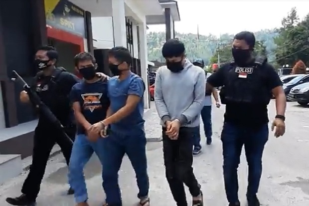 Konyol, Butuh Duit untuk...