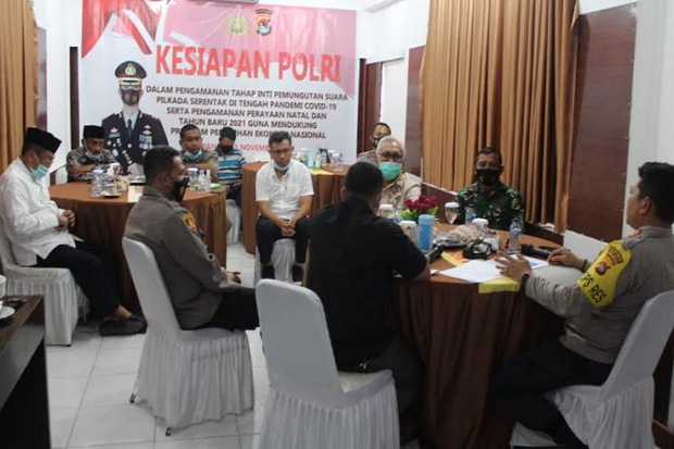 Hindari Kerumunan, Tiga...
