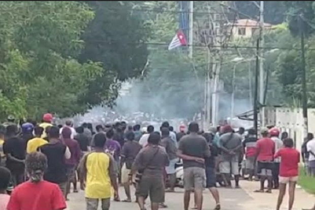 Kota Sorong Memanas,...