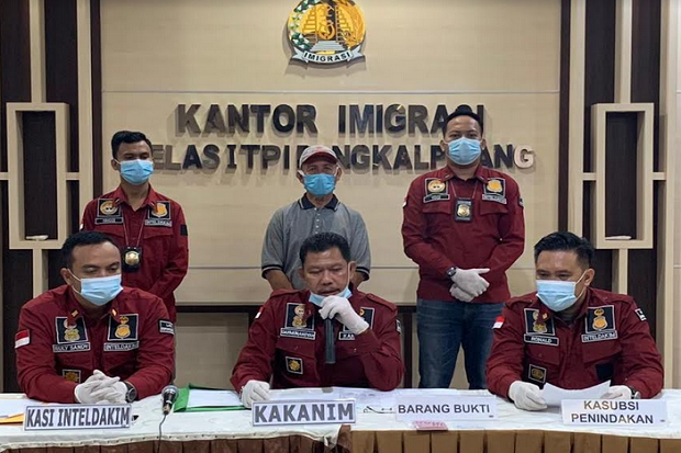 Langgar Izin Tinggal,...