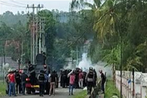 Ratusan Brimob dan Marinir...