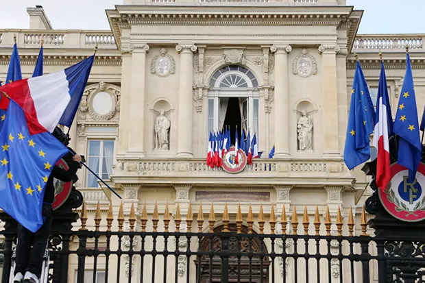 Pemerintah Prancis Emoh...