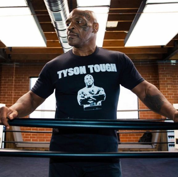 Ketika Mike Tyson Menangisi...