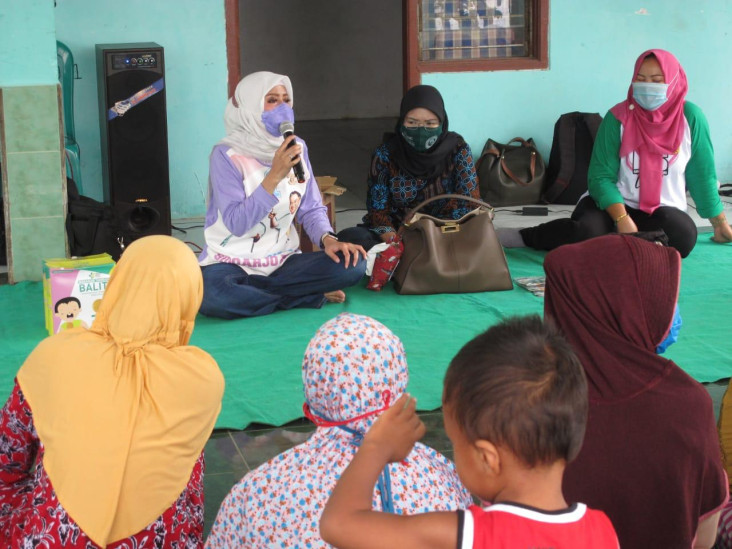 Sapa Masyarakat, Istri...
