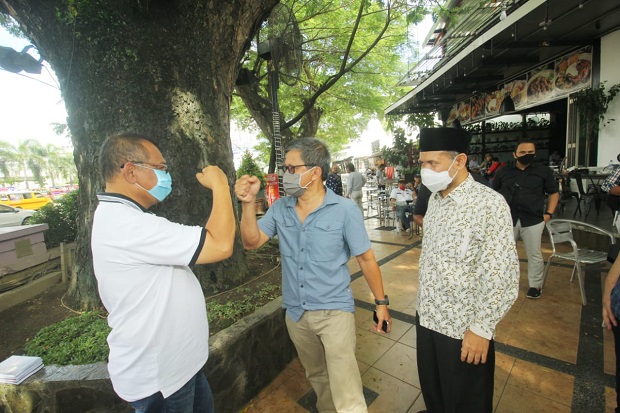 Turun ke Medan, Rocky...