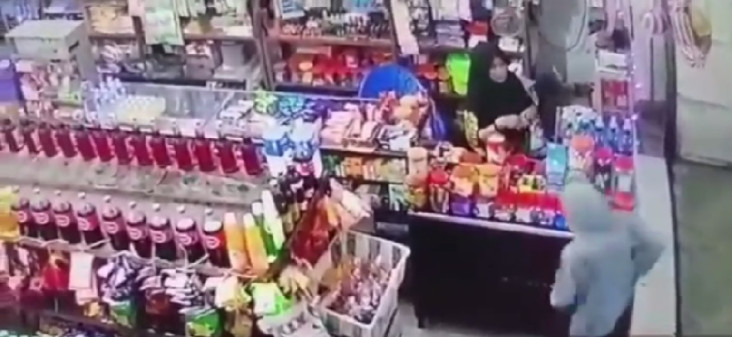 HP Tak Laku, Pemuda...
