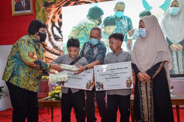 Menteri LHK Siti Nurbaya...