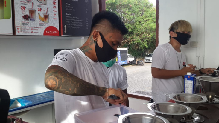 Di Cafe Ini, Mantan...